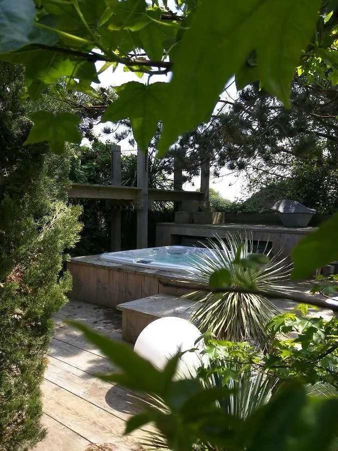 Hotel Hote Antique Brignogan-Plages 2*,
